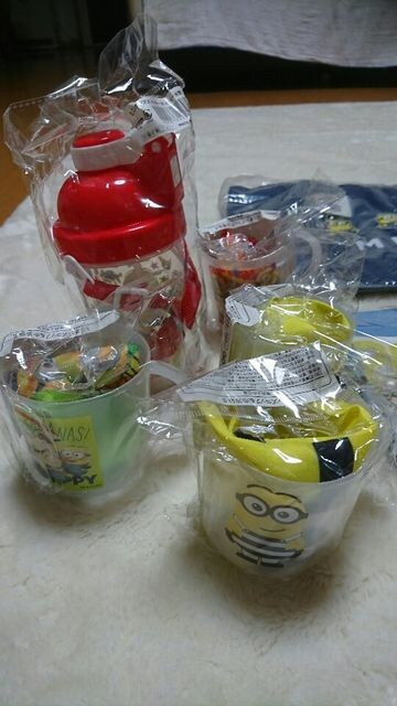ミニオン グッズ まとめ売り 子供幼児 タオル カバン コップ 水筒 Usjグッズ ミニオン オークション モバオク